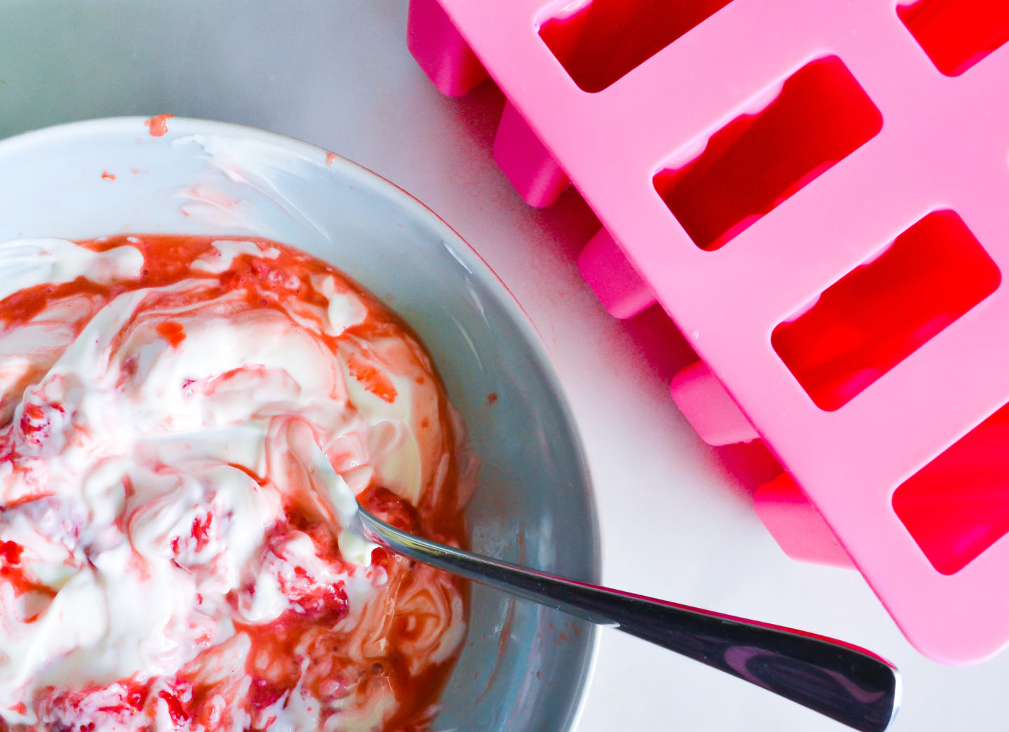 how to make strawberry yogurt lollies